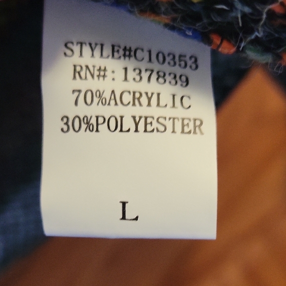 Cozy Multicolor Patterned Chalet Cardigan - Picture 4 of 5